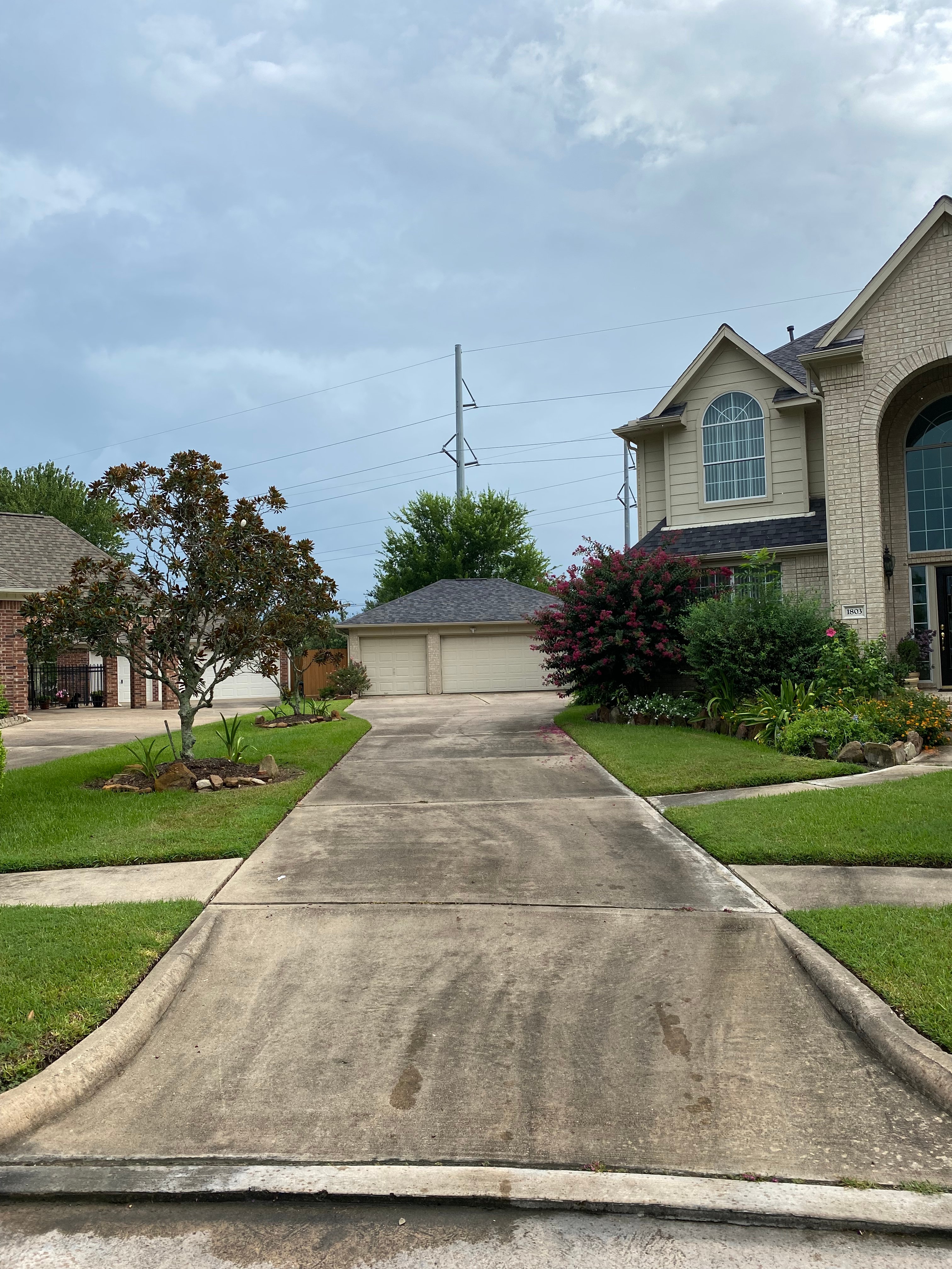 Driveway Before Cleaning 